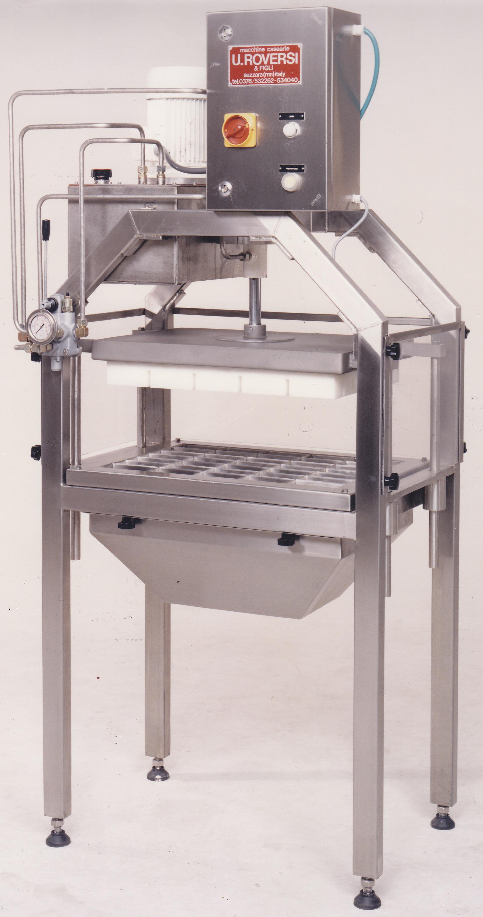 Pressa taglia cagliata